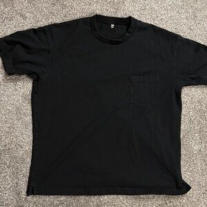 Men's Uniqlo Black T-Shirt
